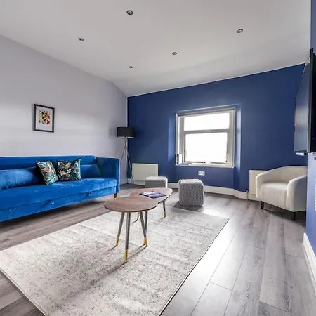 Modern Cotham House #2 By Prescott Apartmán