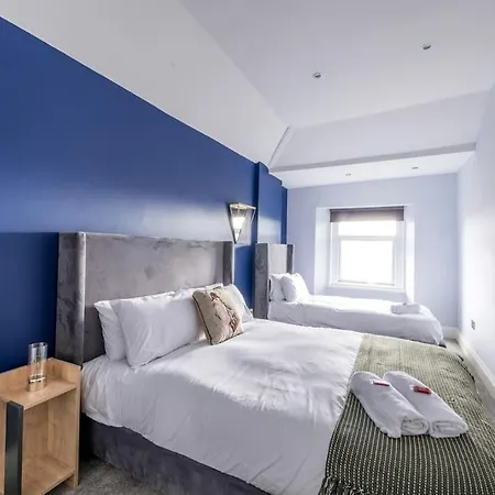 Modern Cotham House #2 By Prescott * 布里斯托