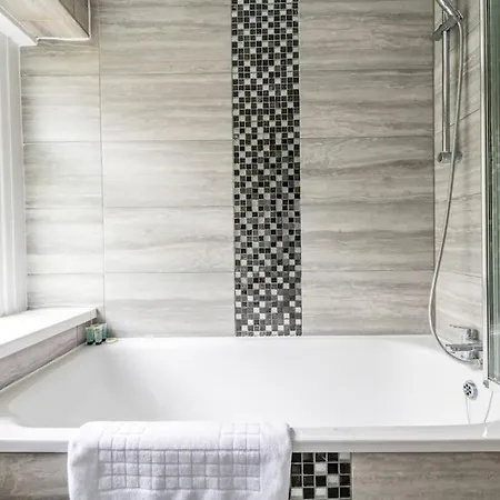 Modern Cotham House #2 By Prescott Apartmán *