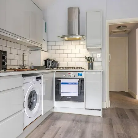 Modern Cotham House #2 By Prescott