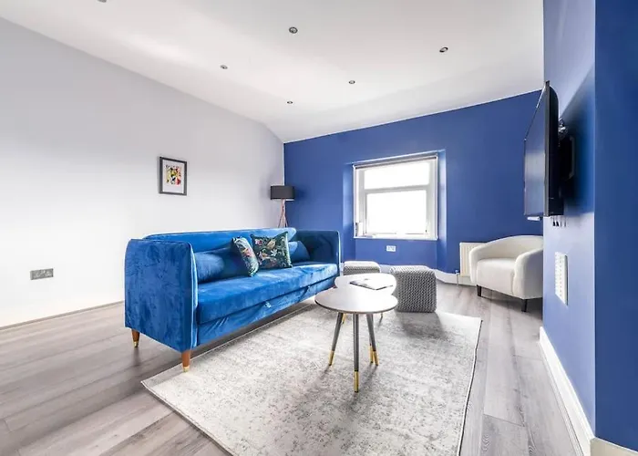 Modern Cotham House #2 By Prescott Apartman