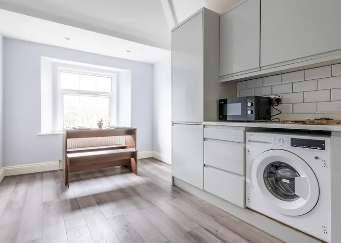 Modern Cotham House #2 By Prescott